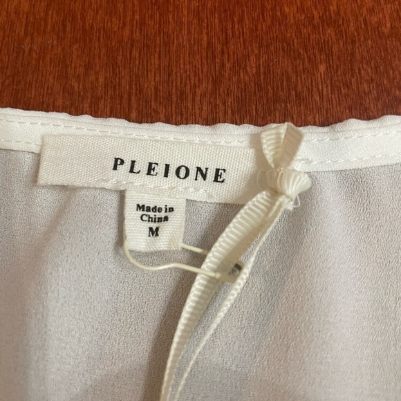 NWT Pleione Lace-trimmed Peplum Blouse Women’s Size M Surplice Neck White - Picture 2 of 16